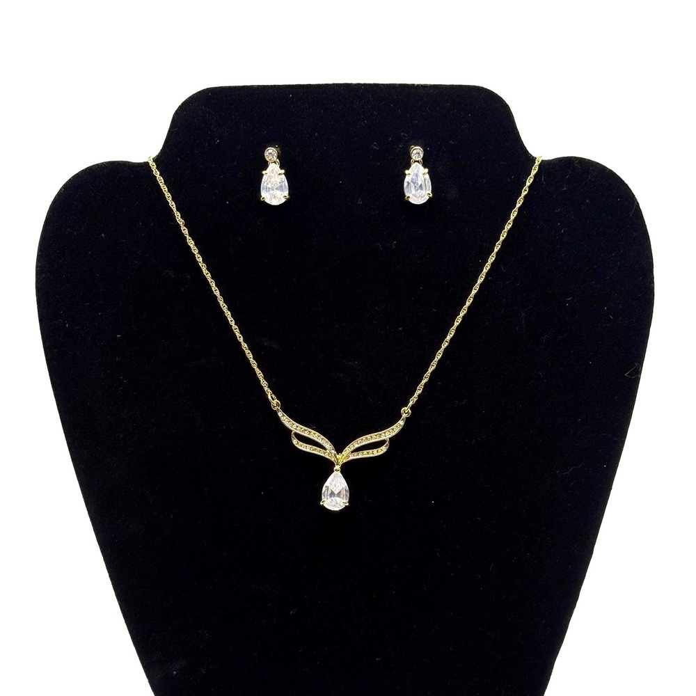 Vintage Avon Pear Drop Necklace and Earrings Set – Elegant Costume‎ Jewelry